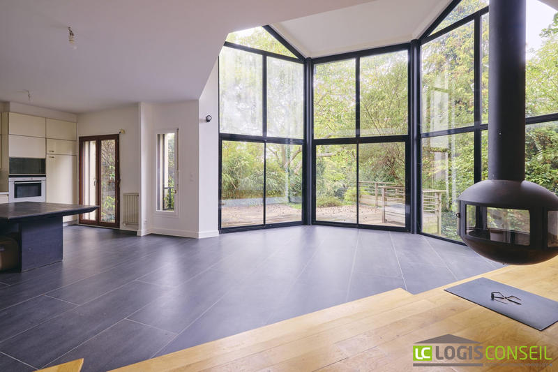 Maison contemporaine - 201 m² - 9 pièces