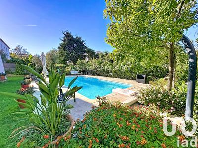 Maison - 259 m² - 8 pièces