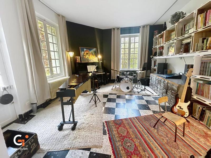 Propriété - 365 m² - 12 pièces