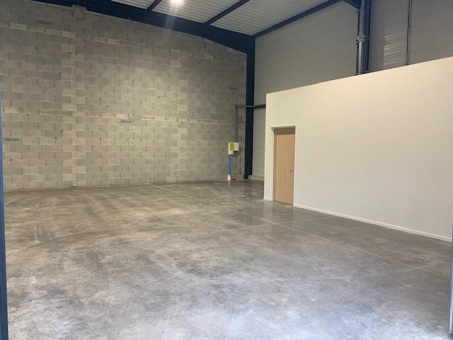 Local d'activité / Entrepôt - 174 m²