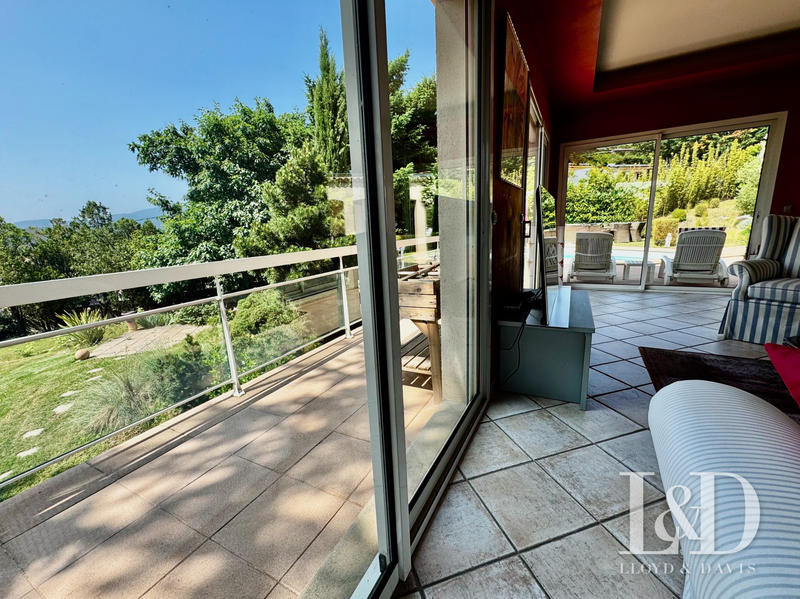 Maison - 313 m² - 9 pièces