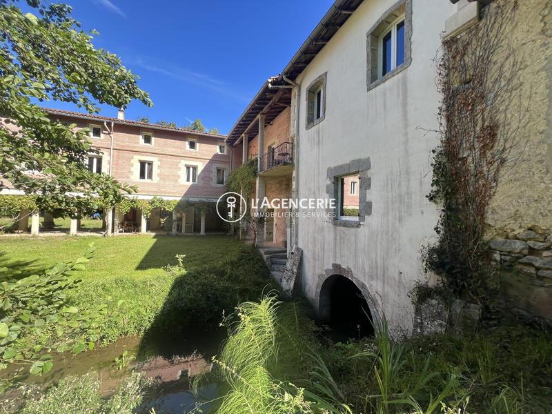 Maison ancienne - 846 m² - 13 pièces