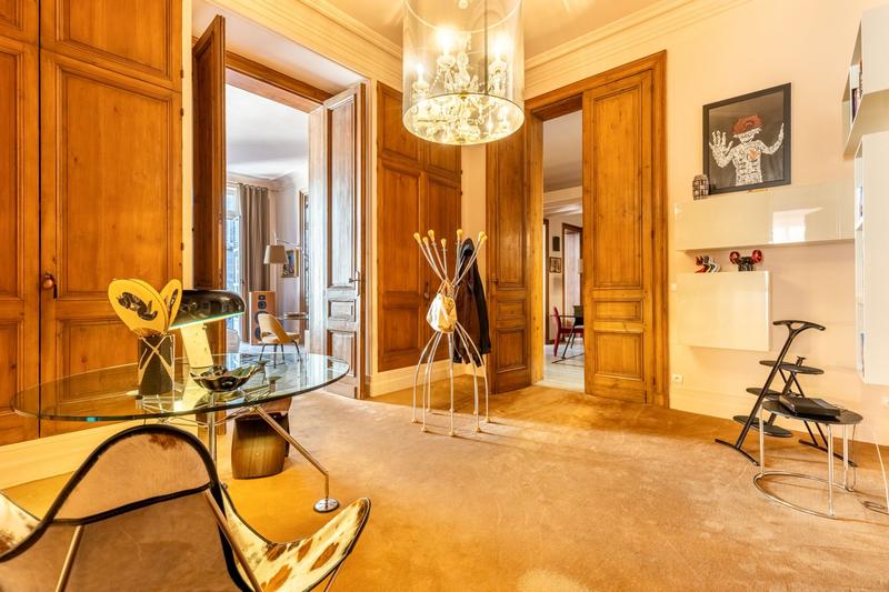 Appartement - 213 m² - 6 pièces