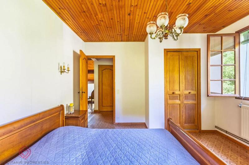 Propriété - 236 m² - 9 pièces