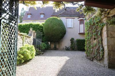 Maison - 240 m² - 8 pièces