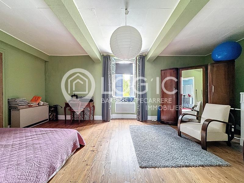 Maison - 348 m² - 13 pièces