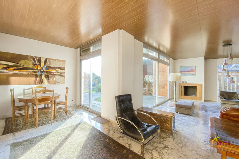 Maison - 223 m² - 7 pièces