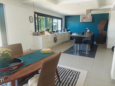 Maison - 224 m² - 7 pièces