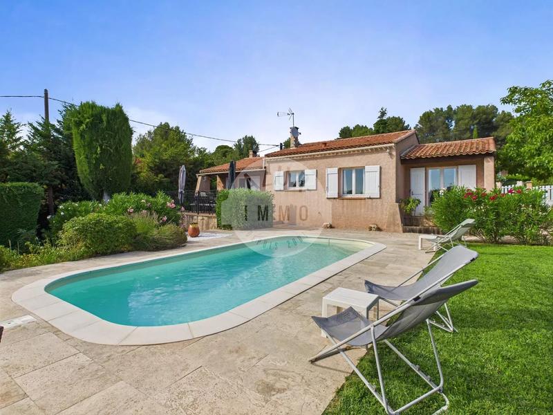 Maison - 96 m² - 5 pièces