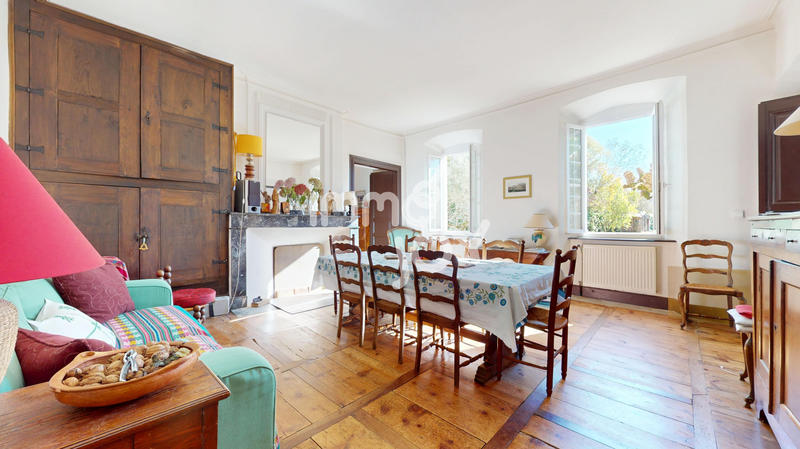 Maison - 210 m² - 9 pièces