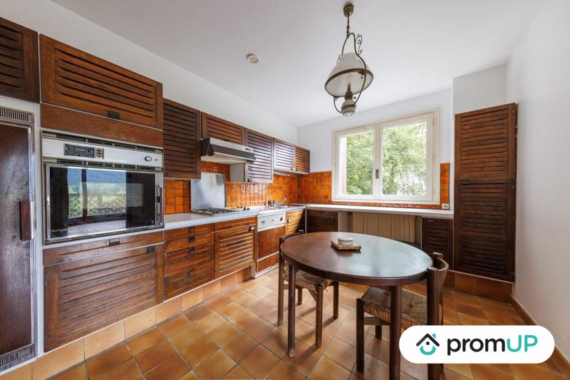 Maison traditionnelle - 223 m² - 12 pièces