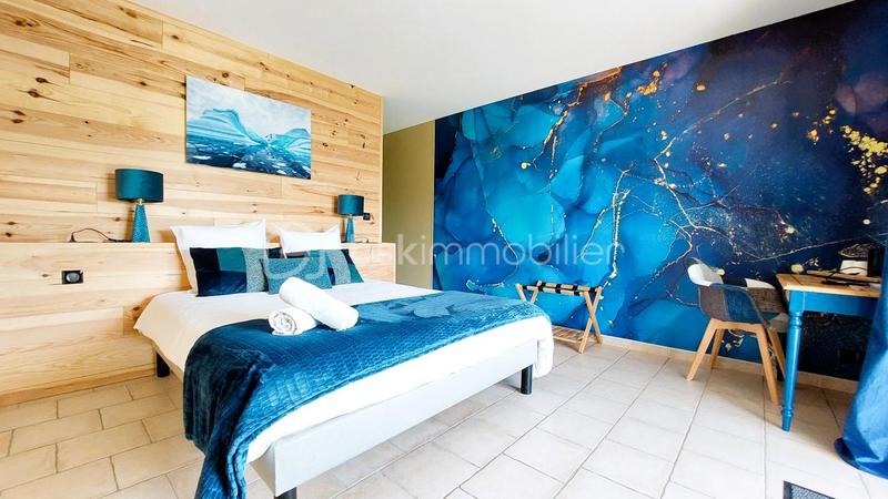 Maison - 370 m² - 12 pièces