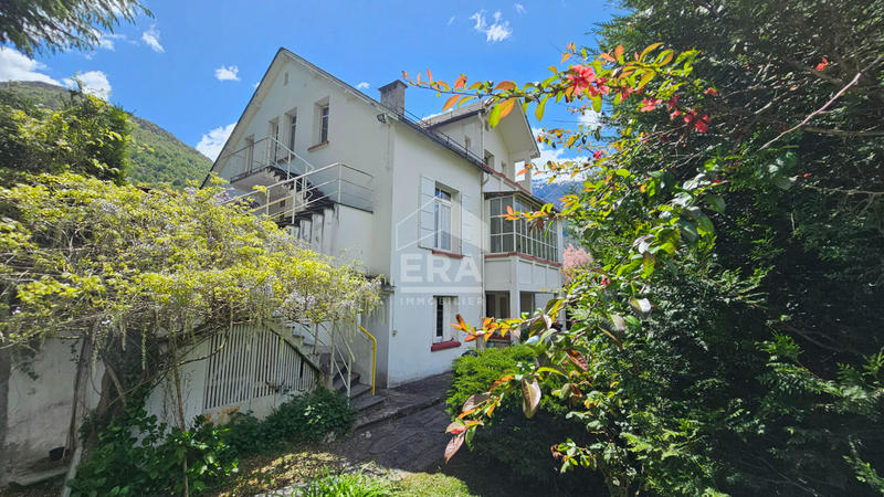 Maison - 313 m² - 12 pièces