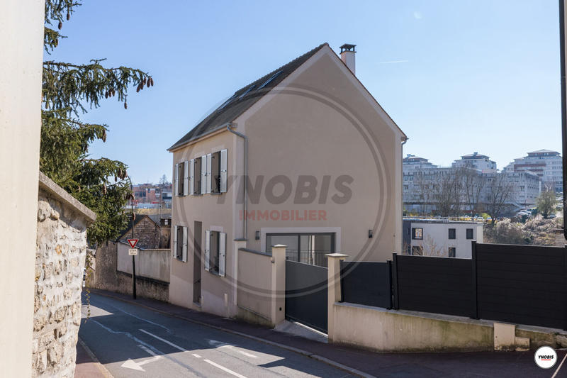 Maison - 187 m² - 7 pièces