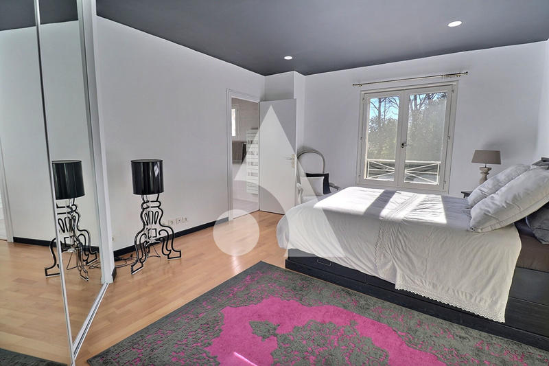 Maison - 180 m² - 5 pièces