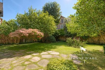 Maison - 260 m² - 10 pièces