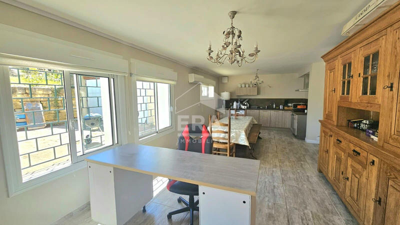 Maison - 215 m² - 7 pièces