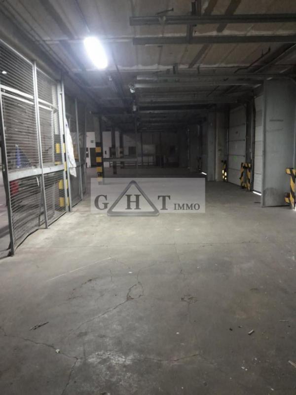 Entrepôt - 2 725 m²