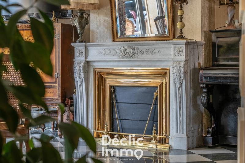 Maison - 370 m² - 9 pièces