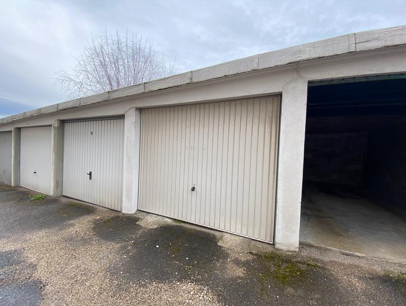 Parking / Garage - 10 m²