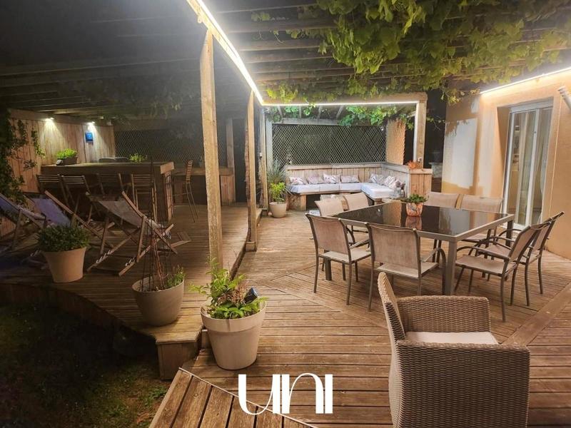 Maison - 210 m² - 6 pièces