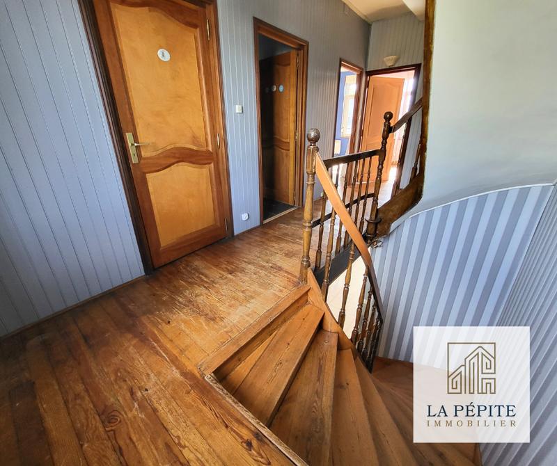 Maison - 240 m² - 8 pièces