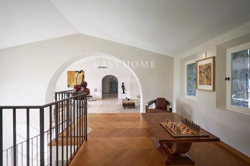 Maison - 380 m² - 10 pièces