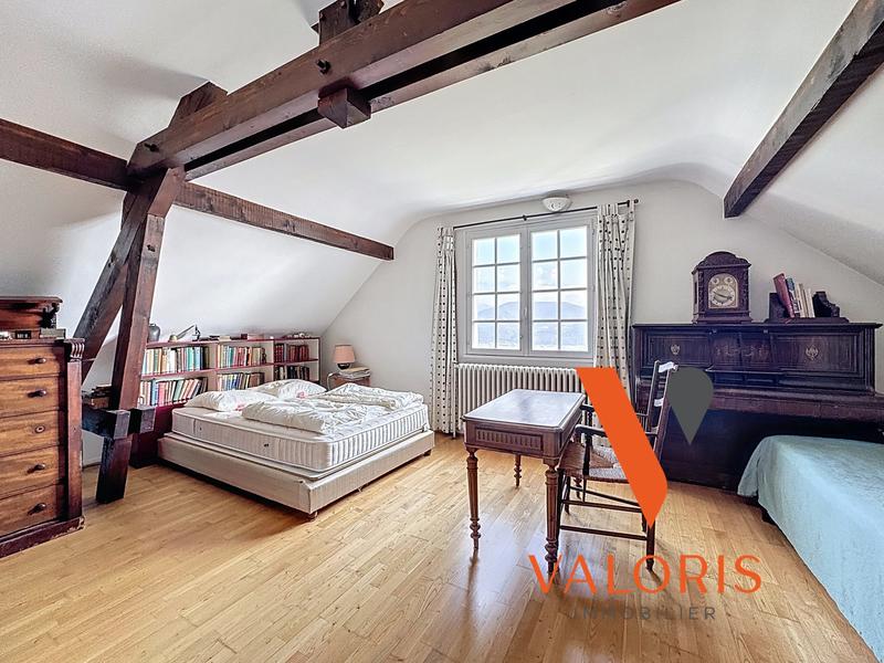 Maison - 197 m² - 9 pièces