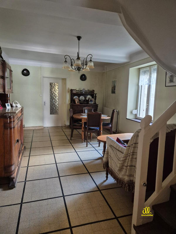 Maison - 216 m² - 10 pièces