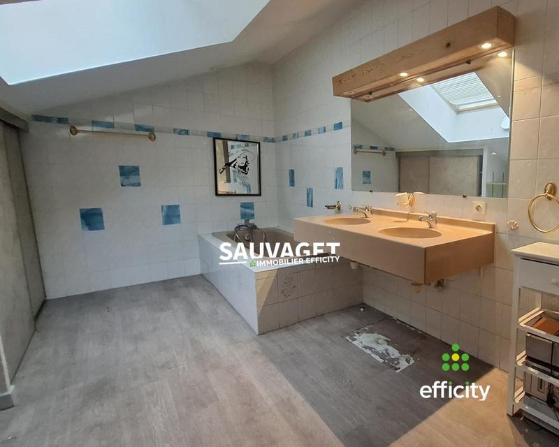 Appartement ancien - 101 m² - 3 pièces