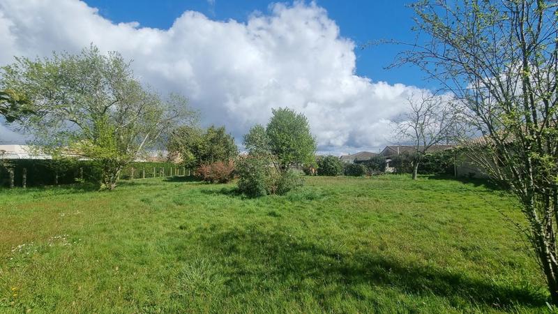 Terrain constructible - 900 m²
