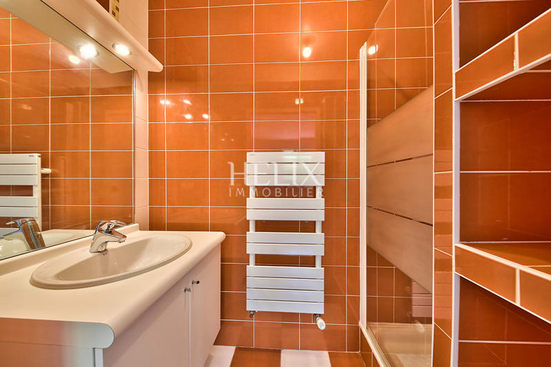 Maison - 240 m² - 8 pièces