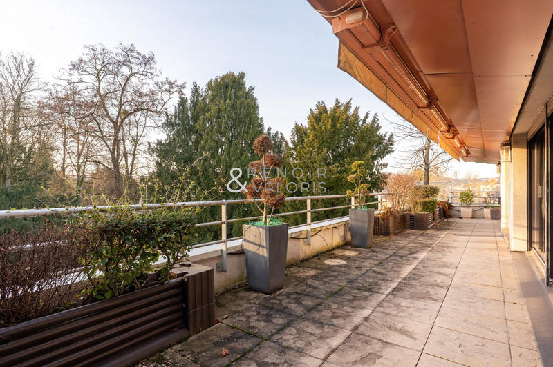 Appartement - 240 m² - 7 pièces