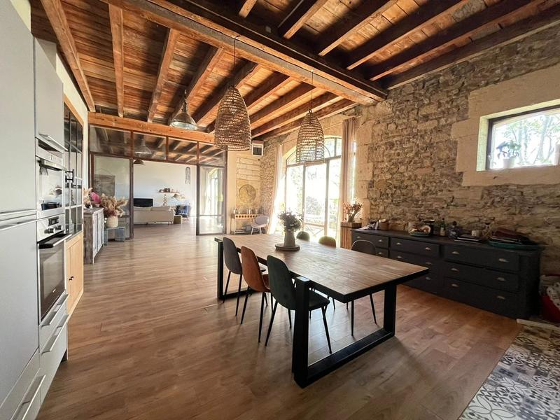 Maison - 292 m² - 8 pièces