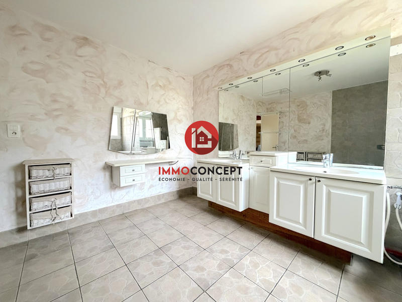 Maison - 186 m² - 7 pièces