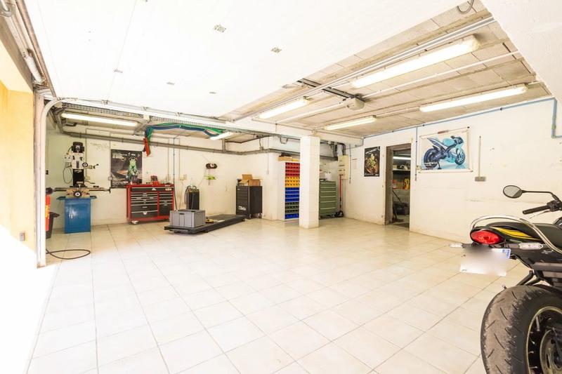 Maison - 390 m² - 7 pièces