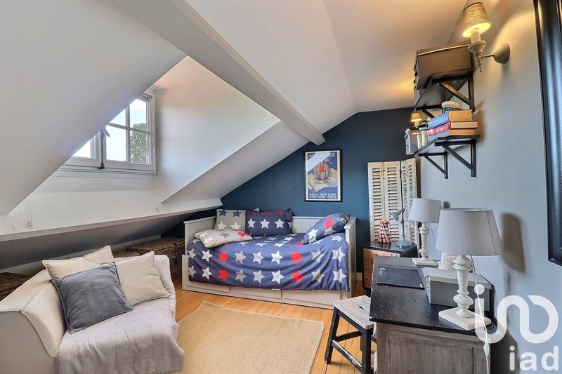 Maison - 250 m² - 10 pièces