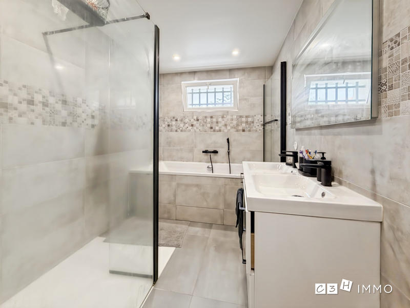 Appartement - 140 m² - 5 pièces