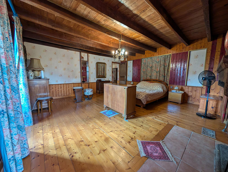 Maison - 260 m² - 7 pièces