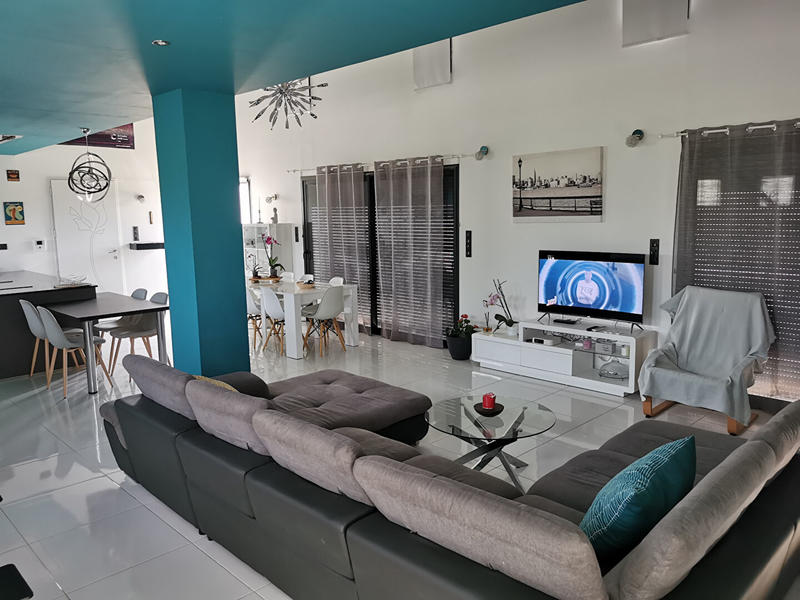 Maison - 180 m² - 5 pièces