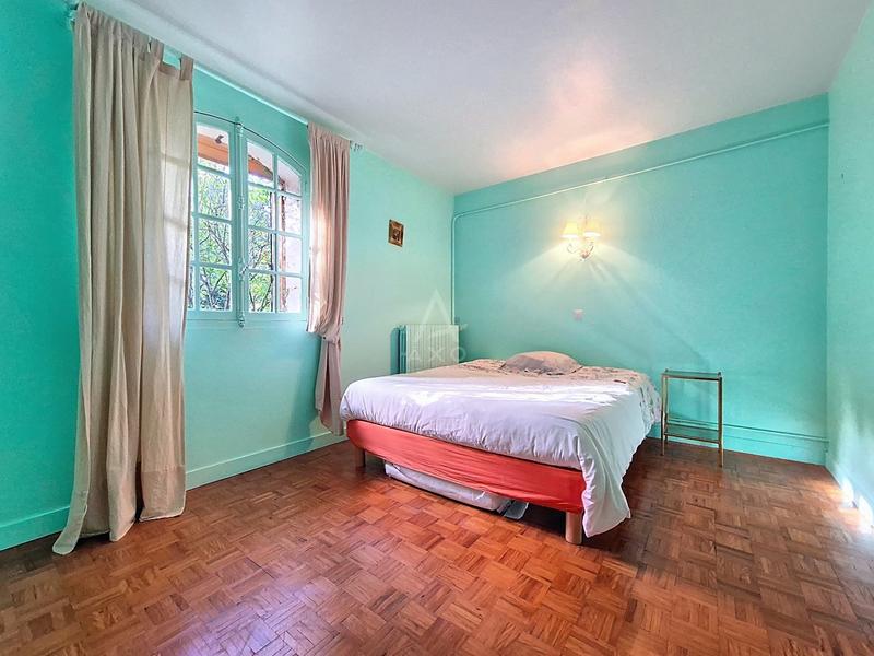 Maison - 575 m² - 16 pièces