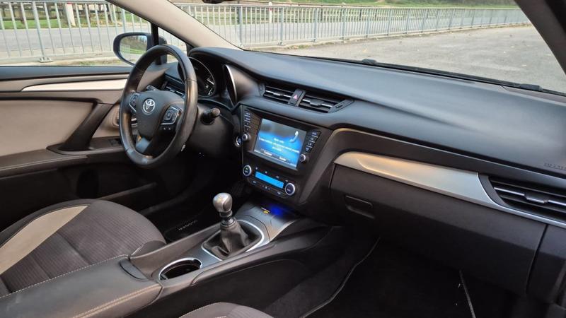 Toyota Avensis 2 1.6 d-4d 112 Dynamic - 5 places