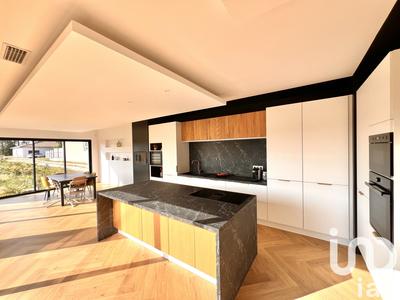 Maison - 182 m² - 6 pièces