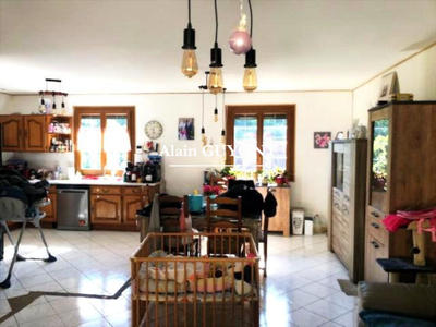 Maison traditionnelle - 96 m² - 5 pièces