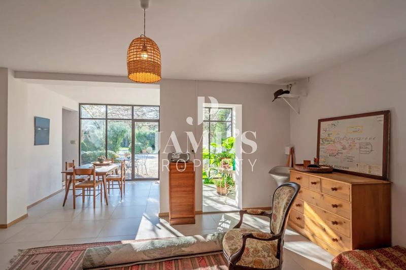 Maison - 210 m² - 8 pièces