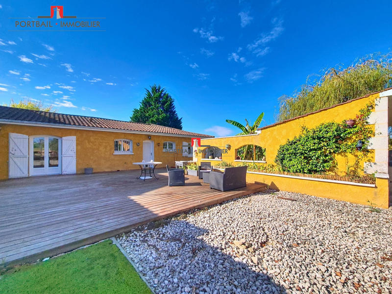 Maison traditionnelle - 240 m² - 6 pièces