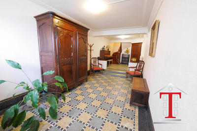 Maison - 320 m² - 13 pièces