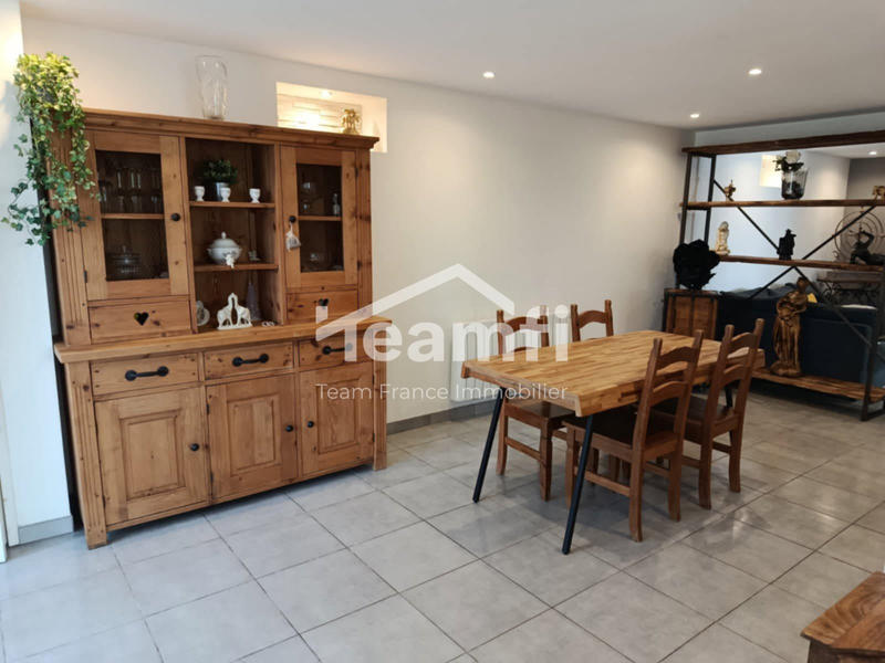 Maison - 240 m² - 8 pièces