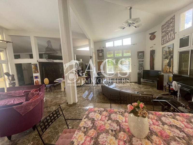 Villa - 292 m² - 8 pièces