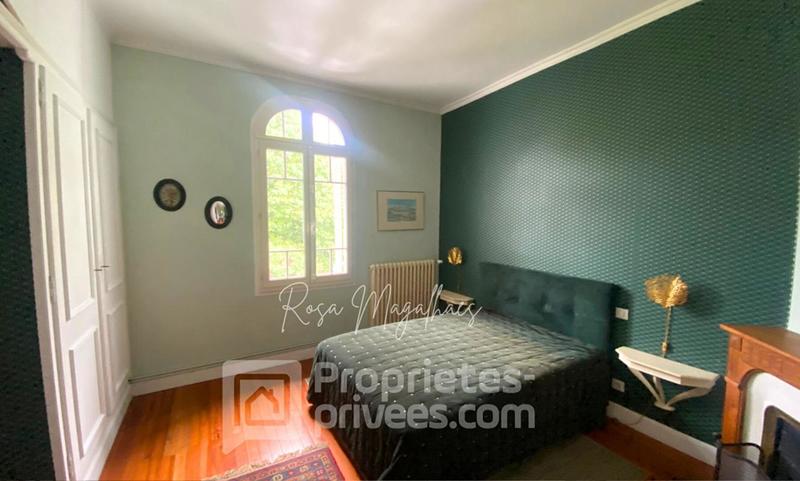 Maison - 225 m² - 8 pièces